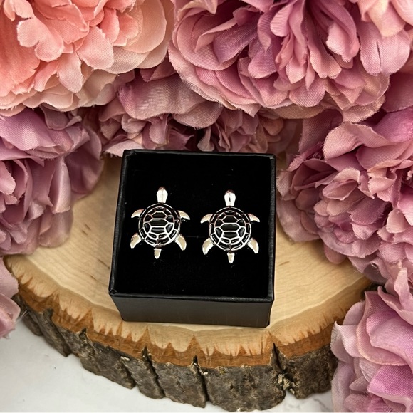 Black and Silver Sea Turtle Cufflinks - Picture 15 of 16